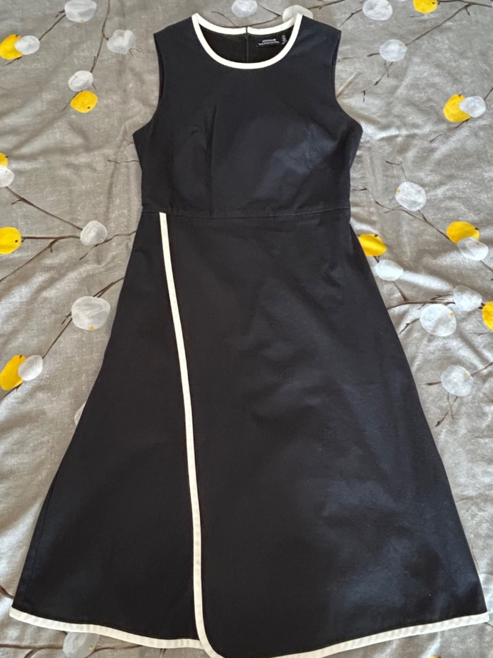 Rare Kate Spade Saturday Black Wrap Midi Dress with Cream Trim - Size 0